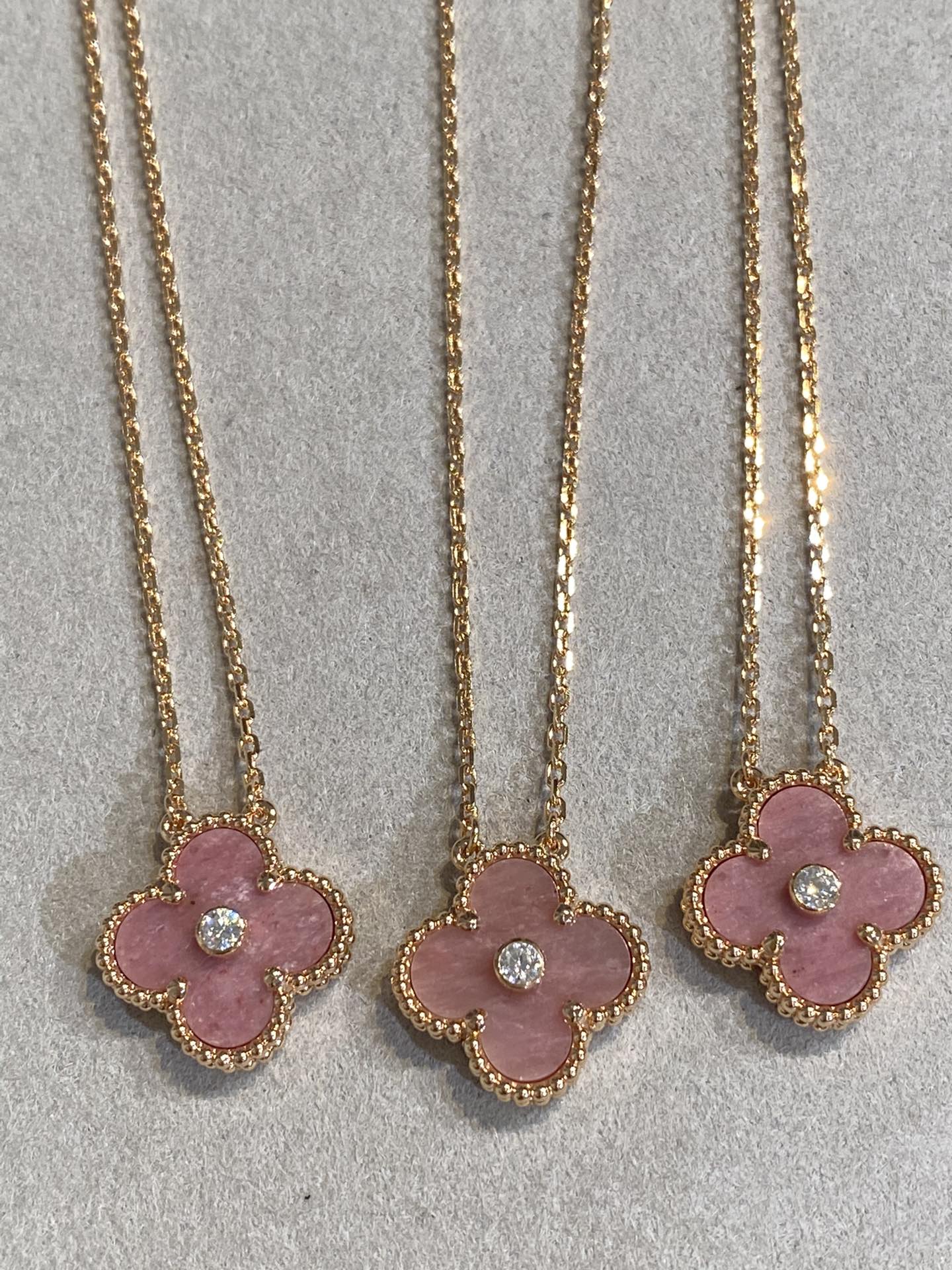[Windsor Jewelry]CLOVER 15MM DIAMOND RHODONITE NECKLACE