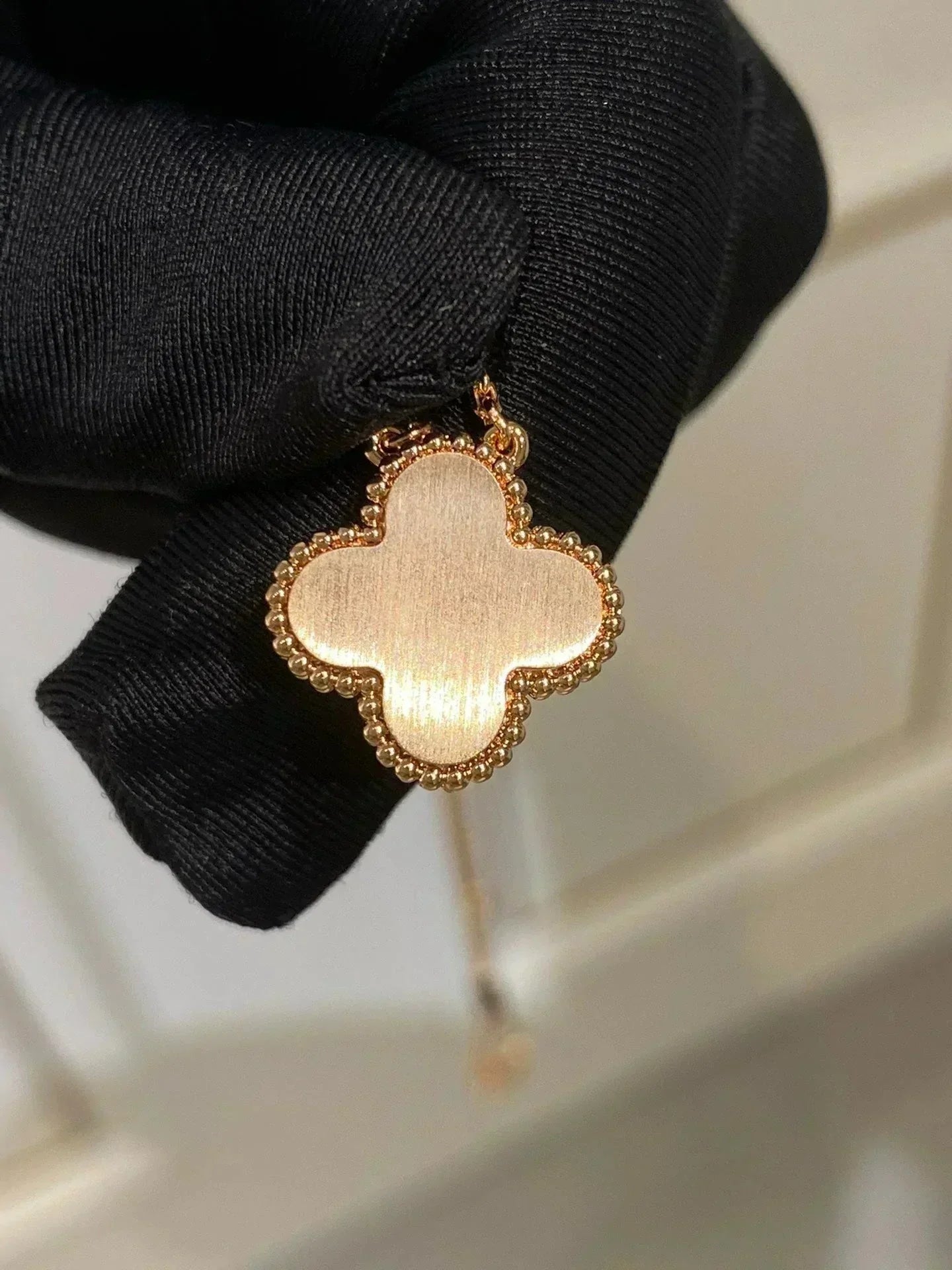 [Windsor Jewelry]CLOVER 15MM DIAMOND RHODONITE NECKLACE
