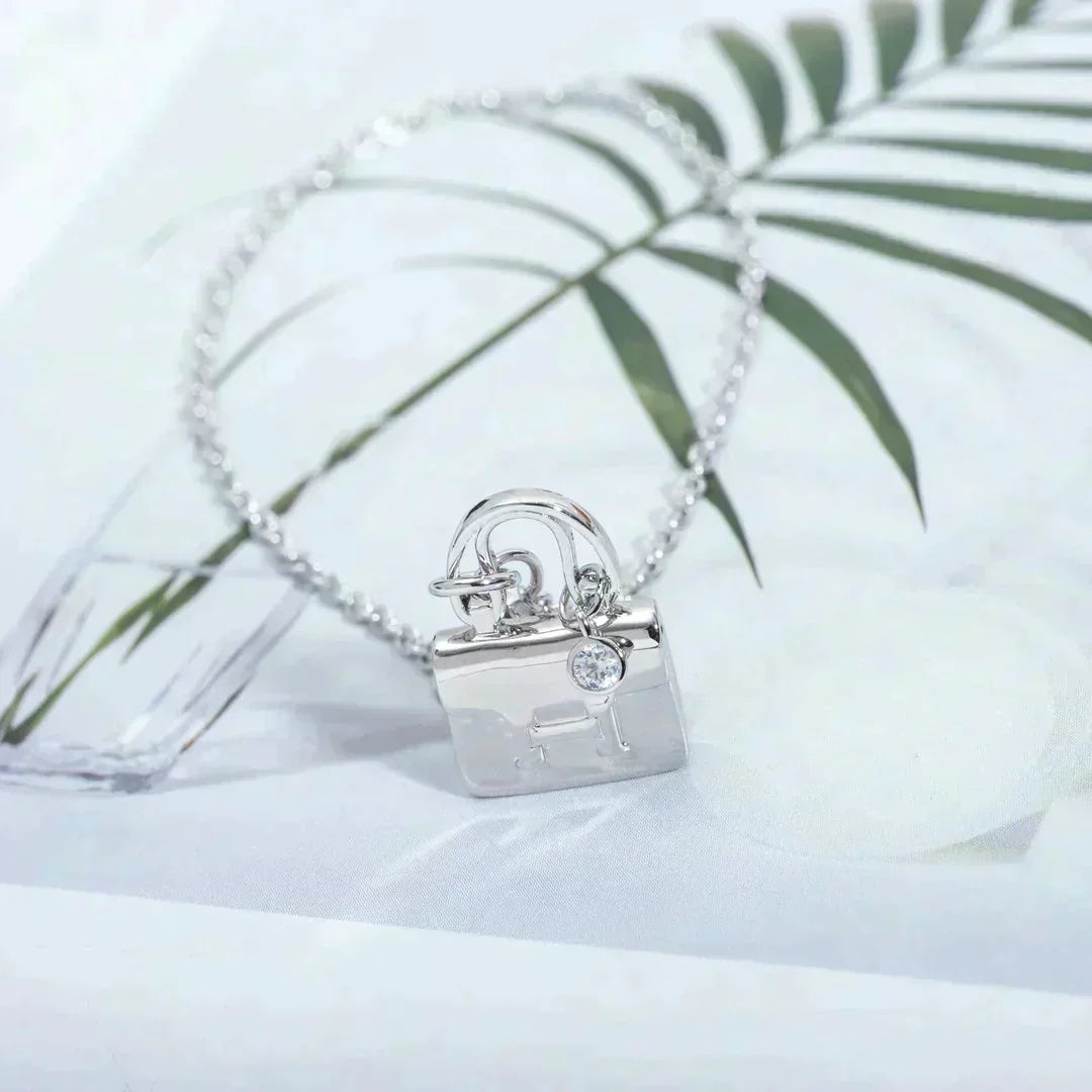 [Windsor Jewelry]AMULETTE PEDANT SILVER NECKLACE