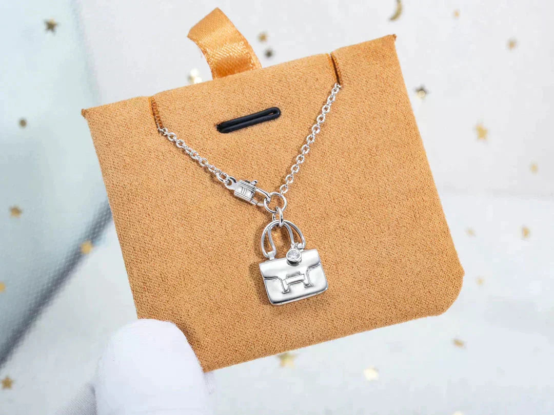 [Windsor Jewelry]AMULETTE PEDANT SILVER NECKLACE