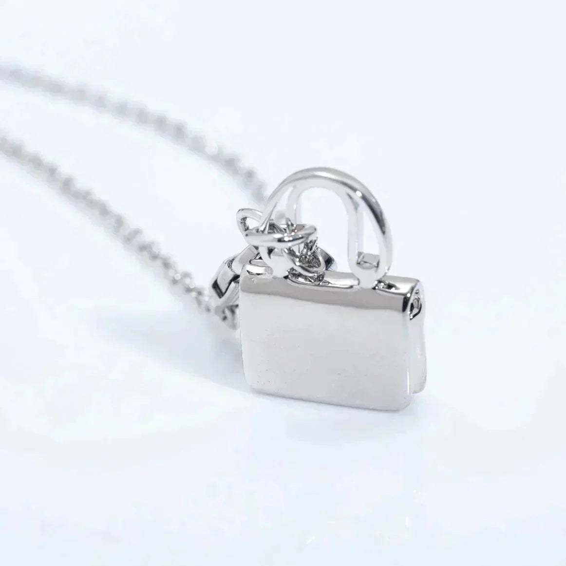 [Windsor Jewelry]AMULETTE PEDANT SILVER NECKLACE