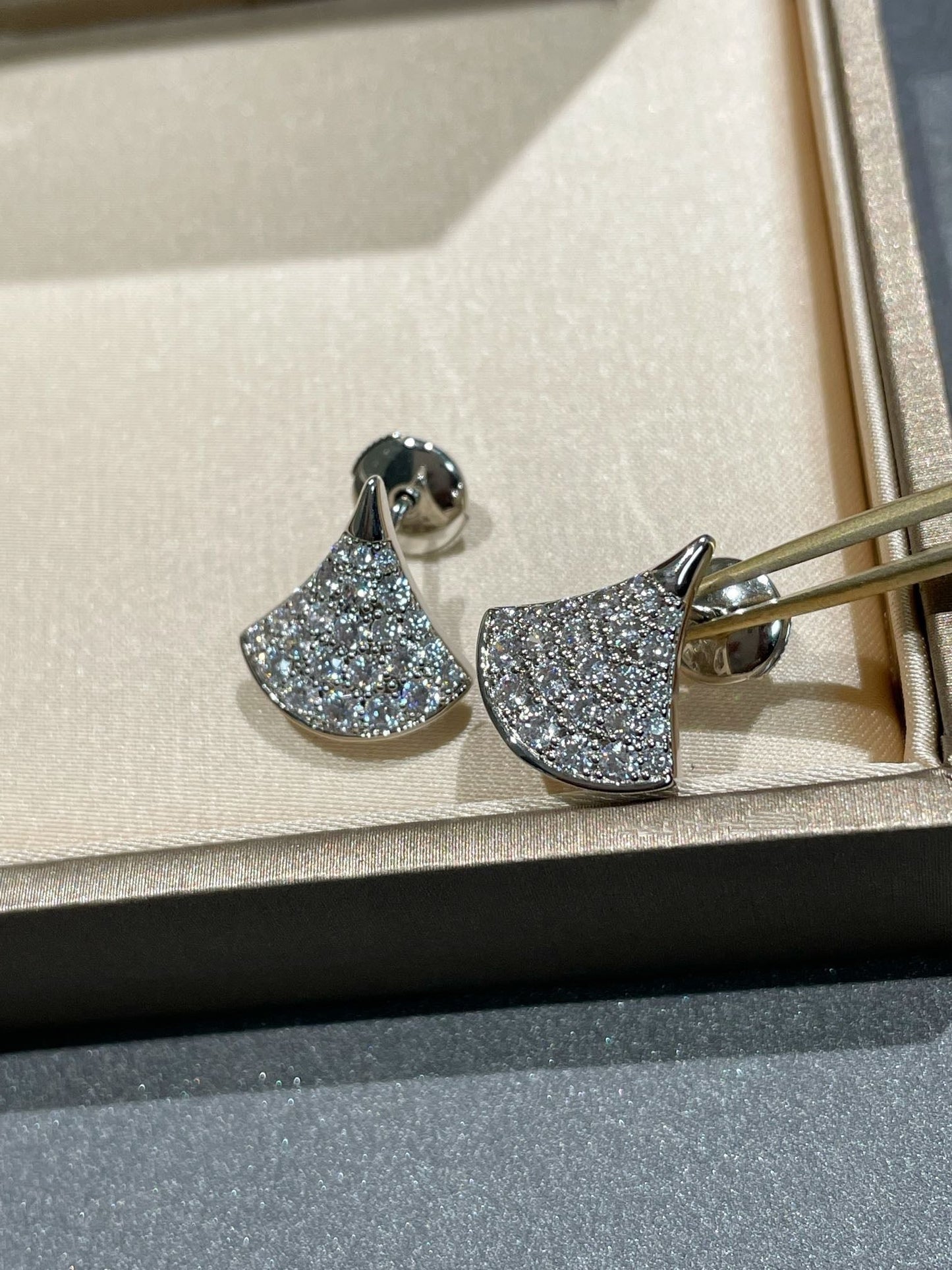 [Windsor Jewelry]DREAM STUD EARRINGS DIAMOND