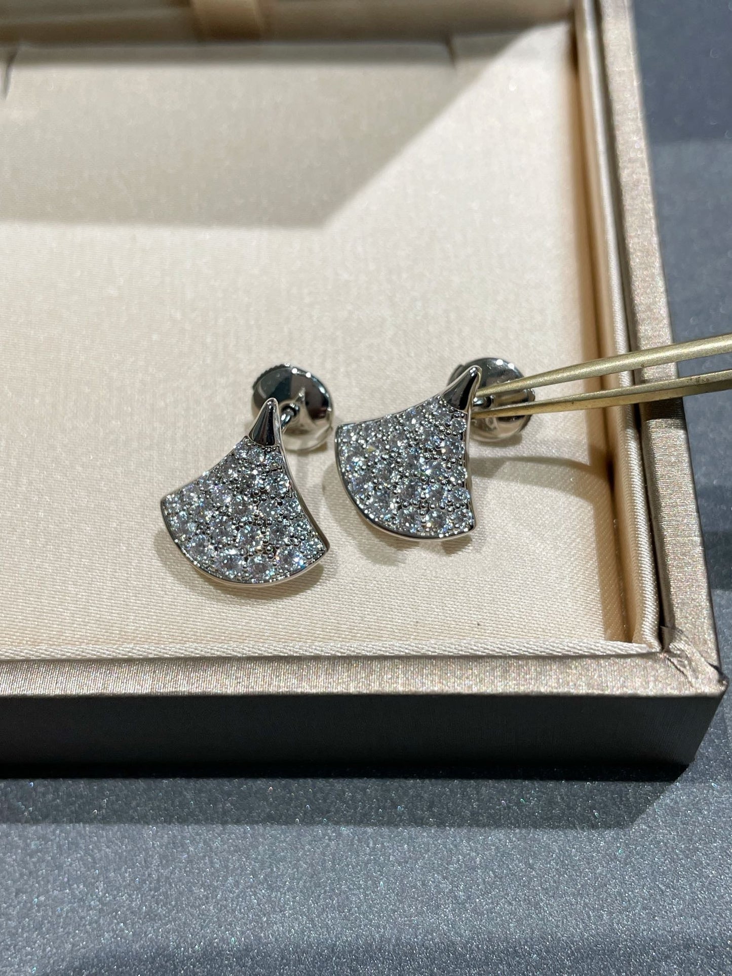 [Windsor Jewelry]DREAM STUD EARRINGS DIAMOND