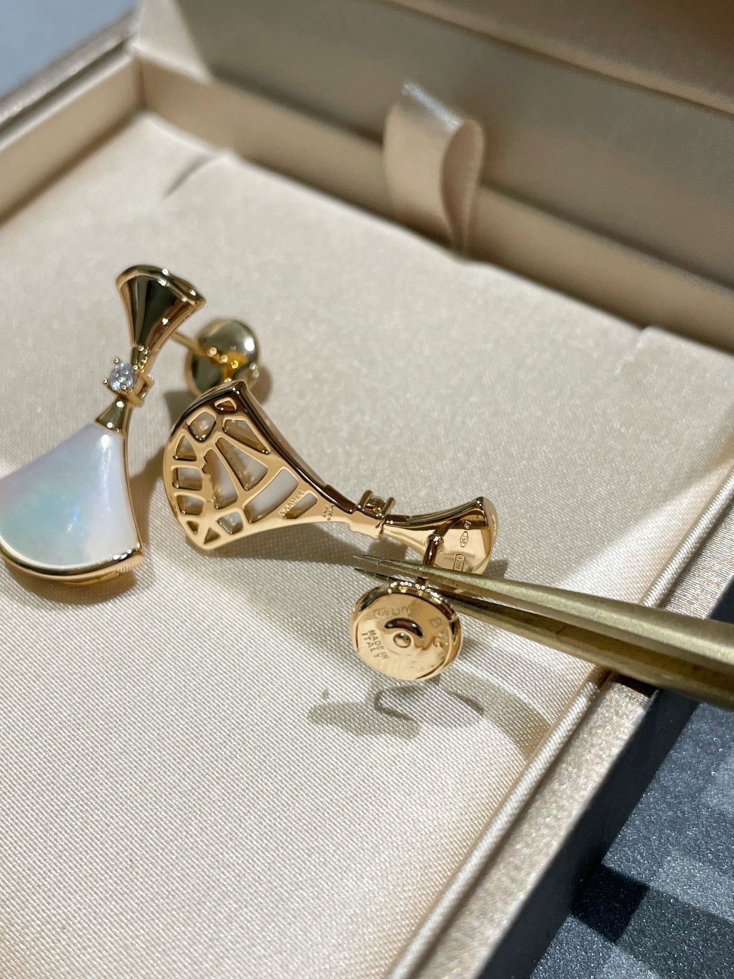 [Windsor Jewelry]DREAM MOP 1 DIAMOND EARRINGS