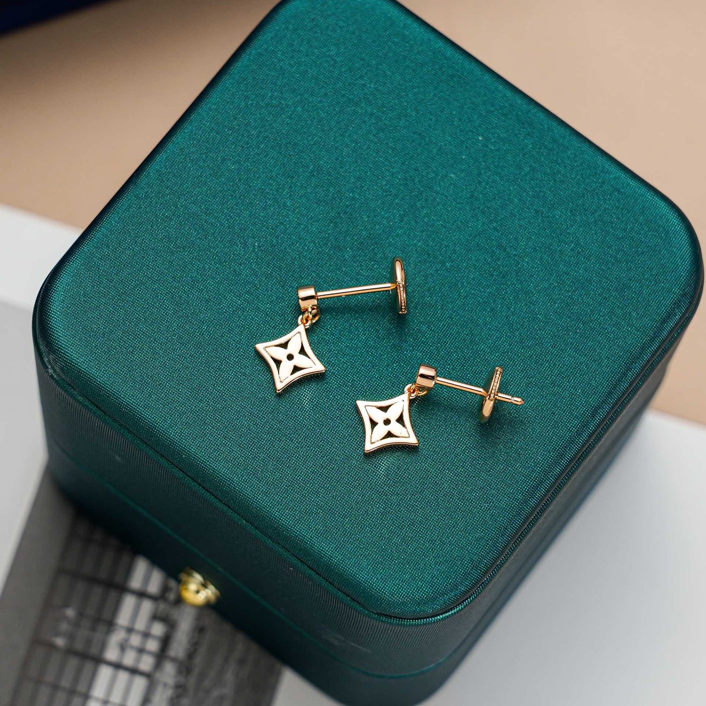 [Windsor Jewelry]STAR EARRINGS GOLD