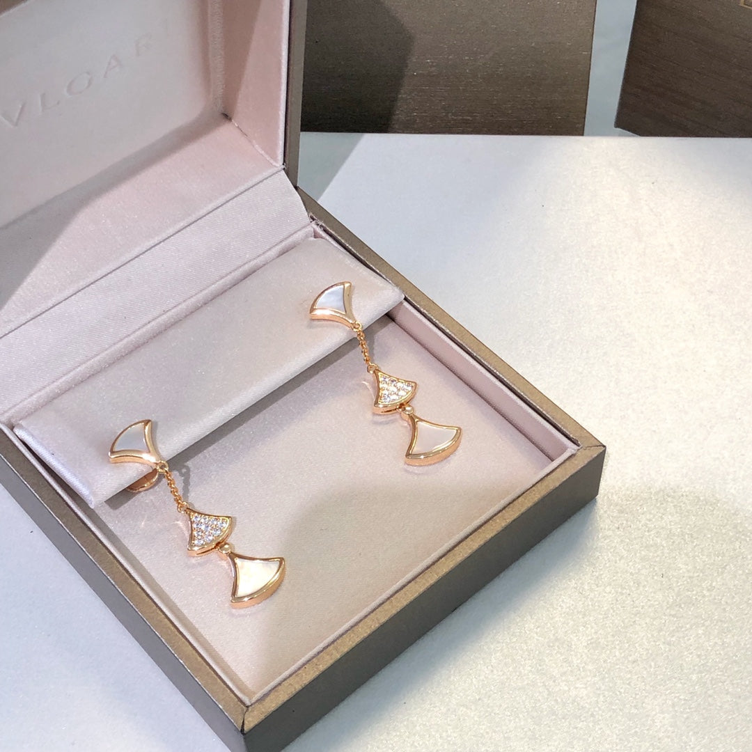 [Windsor Jewelry]DREAM EARRINGS 3 MOTIFS DIAMOND MOP PINK GOLD