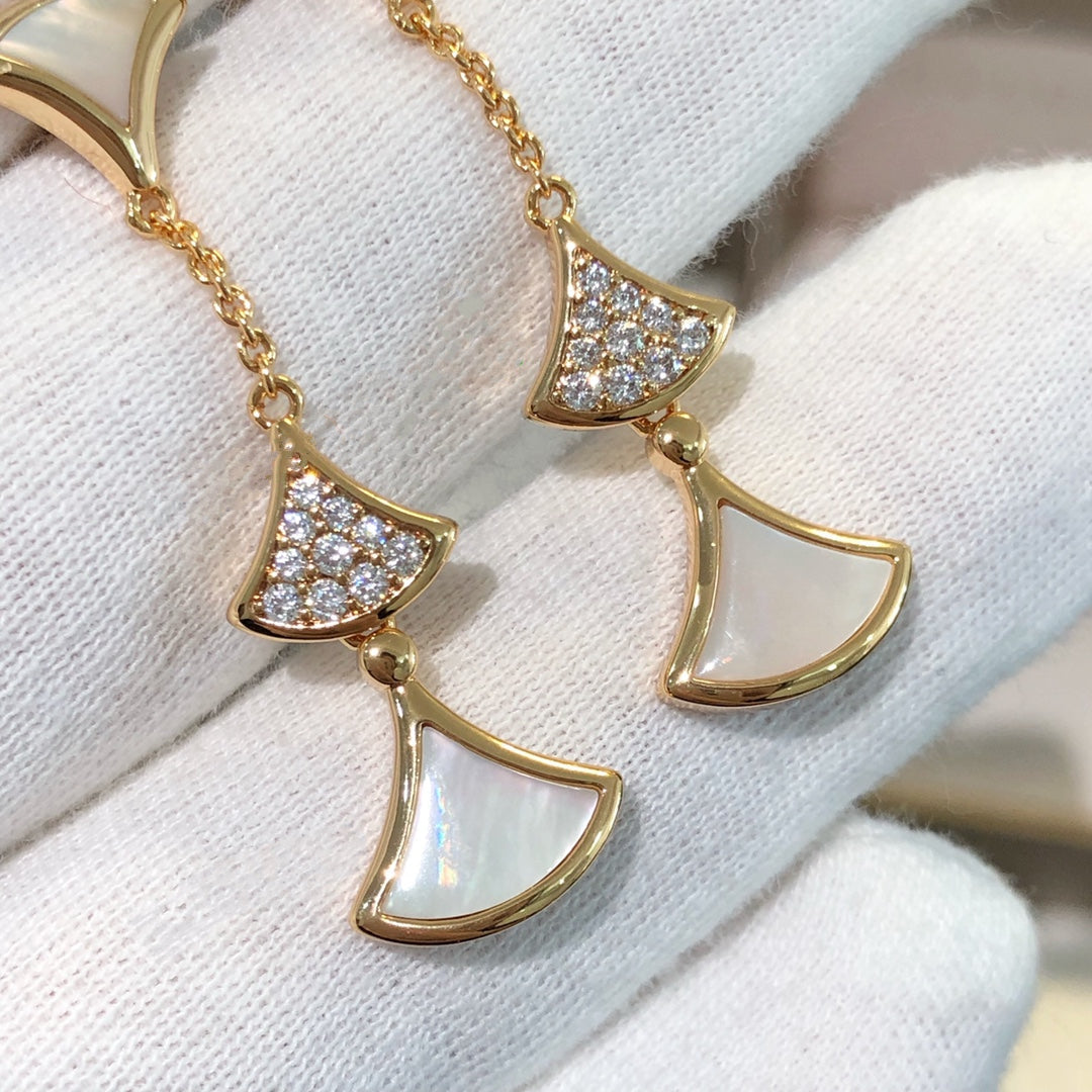 [Windsor Jewelry]DREAM EARRINGS 3 MOTIFS DIAMOND MOP PINK GOLD