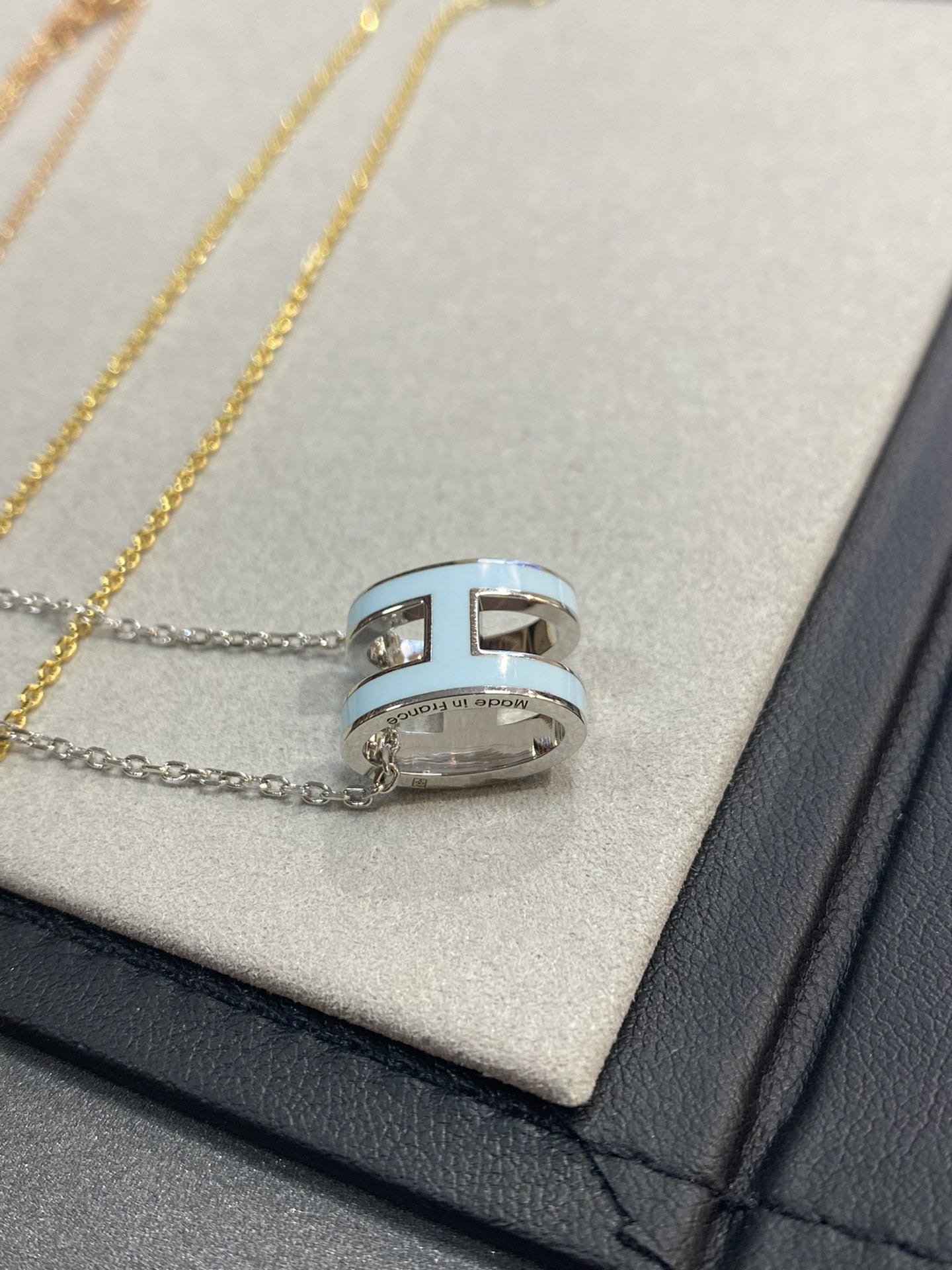 [Windsor Jewelry]POP H LIGHT BLUE NECKLACE
