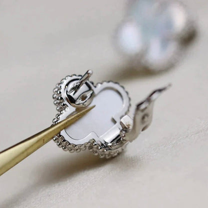 [Windsor Jewelry]CLOVER MEDIUM 1 MOTIFS  WHITE MOP EARRINGS SILVER