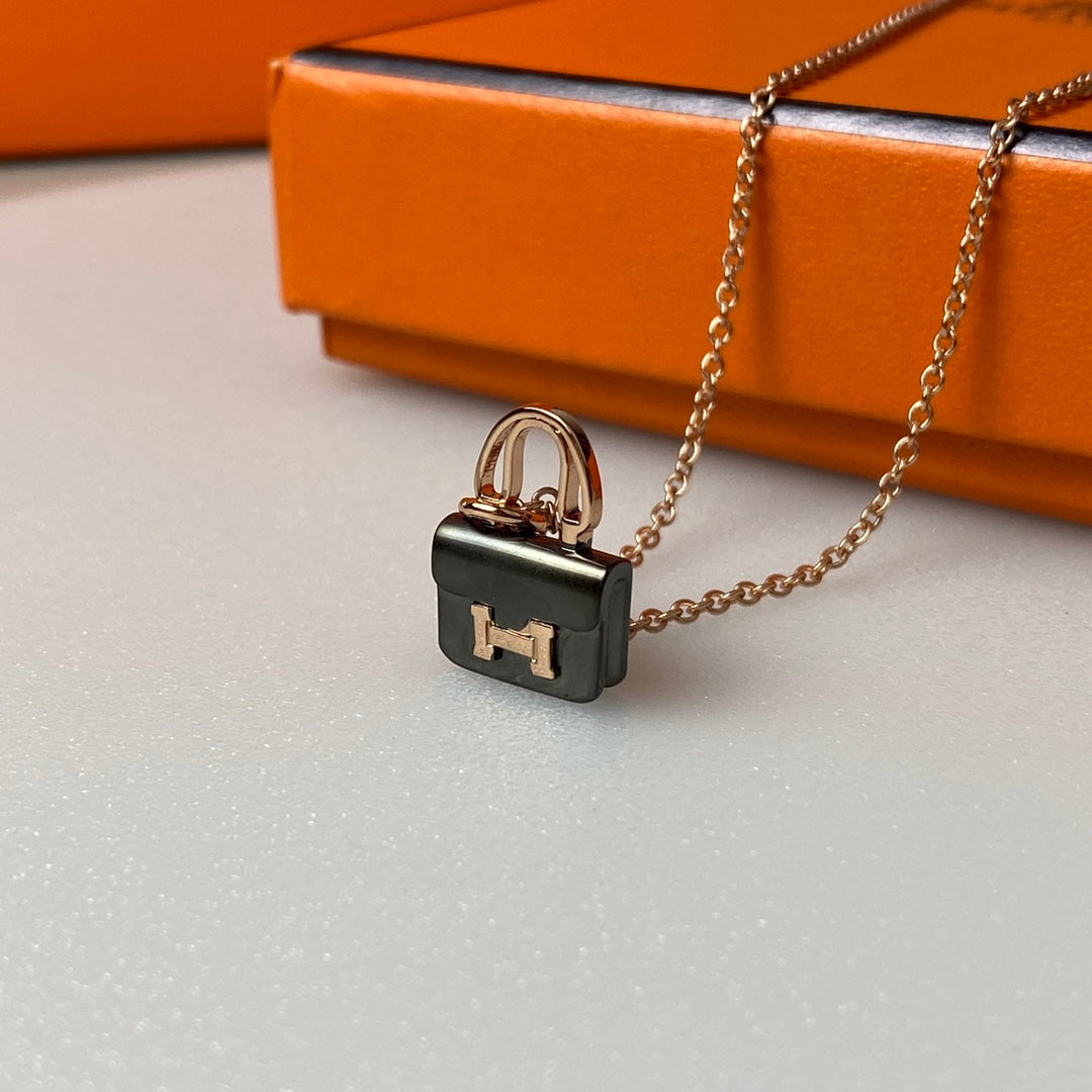 [Windsor Jewelry]CONSTANCE BLACK PEDANT PINK GOLD NECKLACE