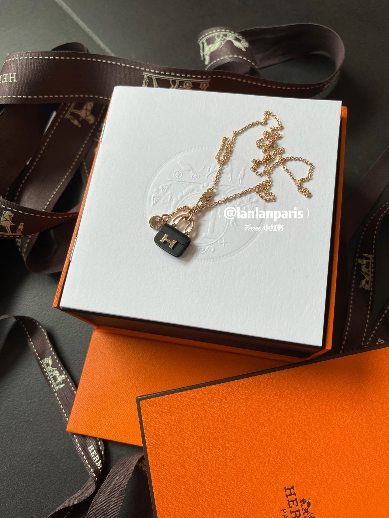 [Windsor Jewelry]CONSTANCE BLACK PEDANT PINK GOLD NECKLACE