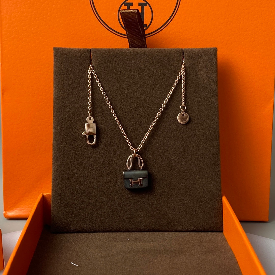 [Windsor Jewelry]CONSTANCE BLACK PEDANT PINK GOLD NECKLACE