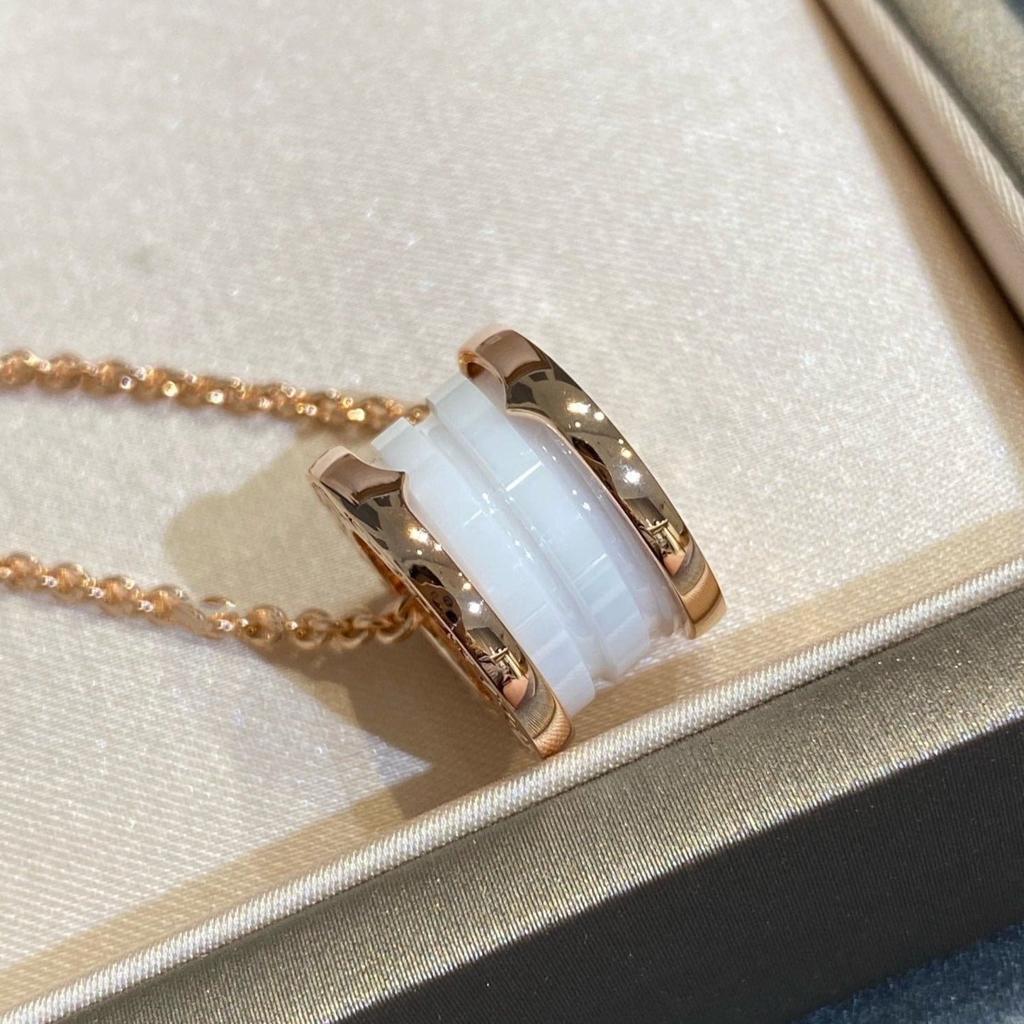 [Windsor Jewelry]ZERO 1 WHITE CERAMIC PINK GOLD NECKLACE