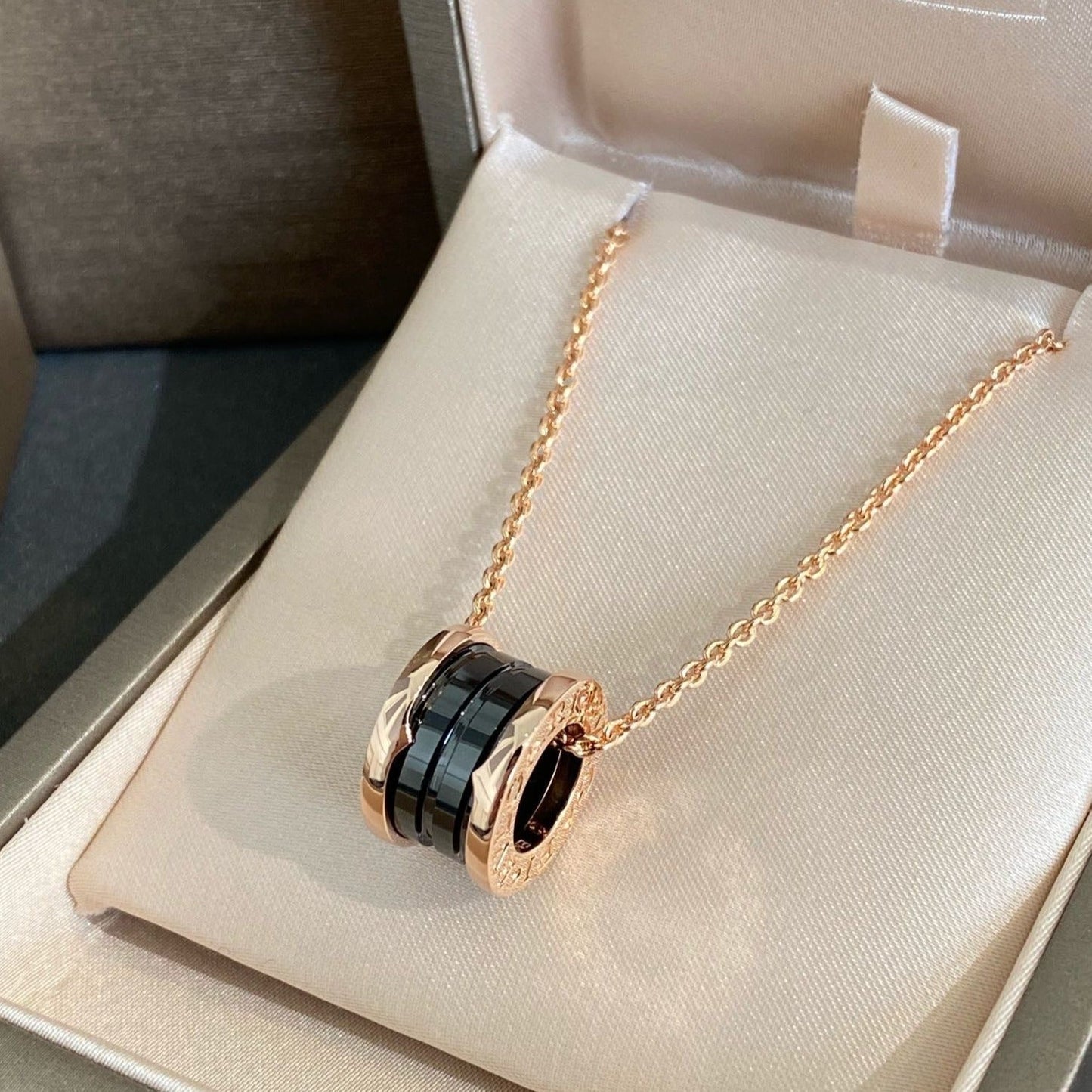 [Windsor Jewelry]ZERO 1 BLACK CERAMIC PINK GOLD NECKLACE