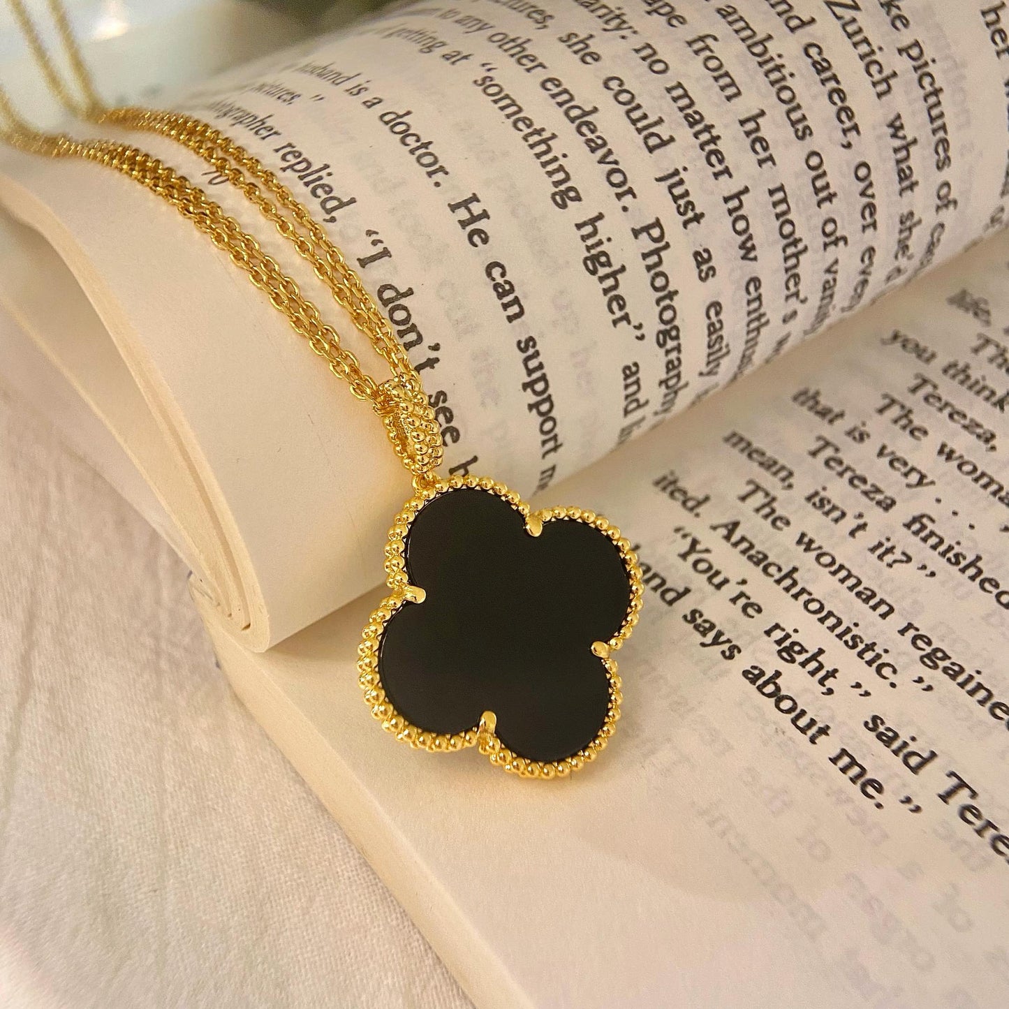 [Windsor Jewelry]CLOVER 25MM NECKLACE GOLD ONYX
