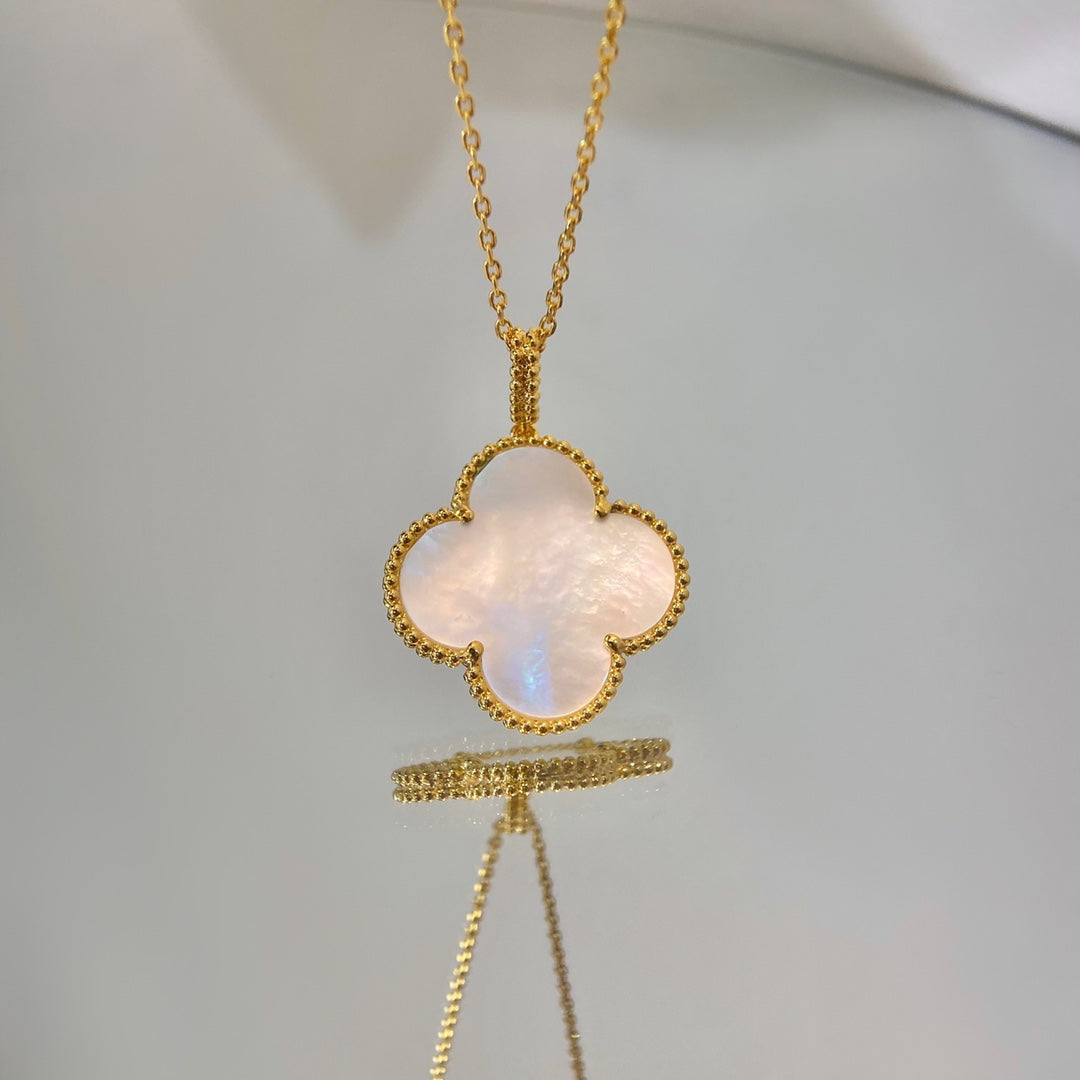 [Windsor Jewelry]CLOVER 25MM MOP LARGE PENDANT NECKLACE