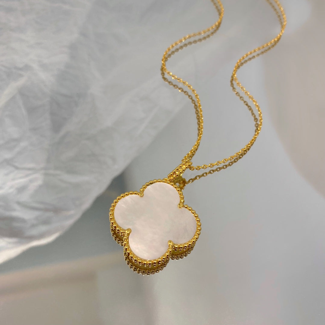 [Windsor Jewelry]CLOVER 25MM MOP LARGE PENDANT NECKLACE