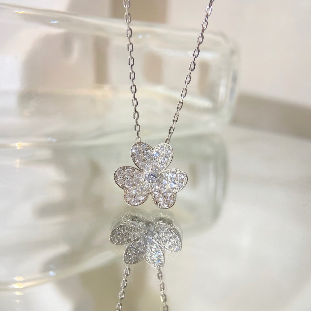 [Windsor Jewelry]FLOWER DIAMOND NECKLACE