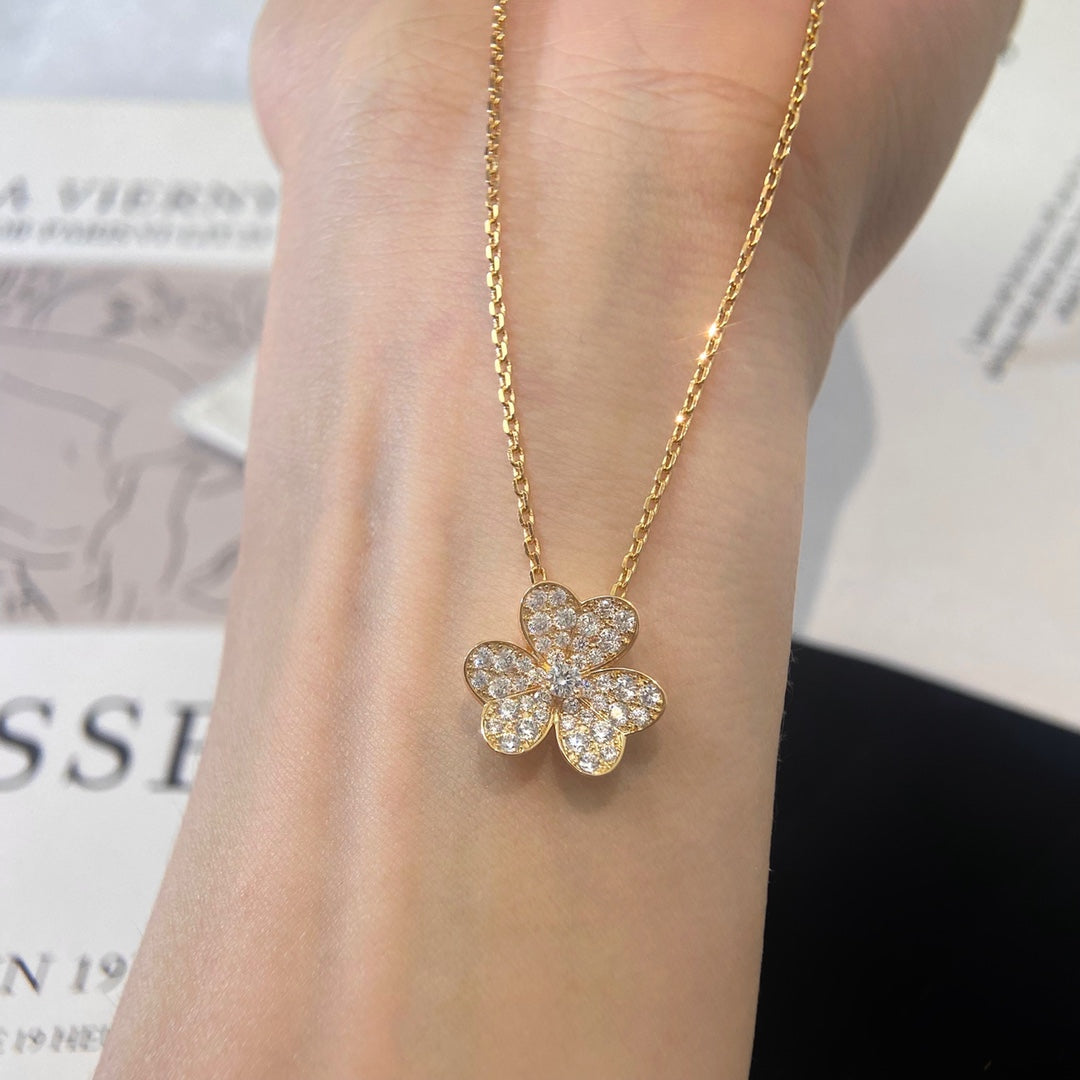 [Windsor Jewelry]FLOWER DIAMOND NECKLACE