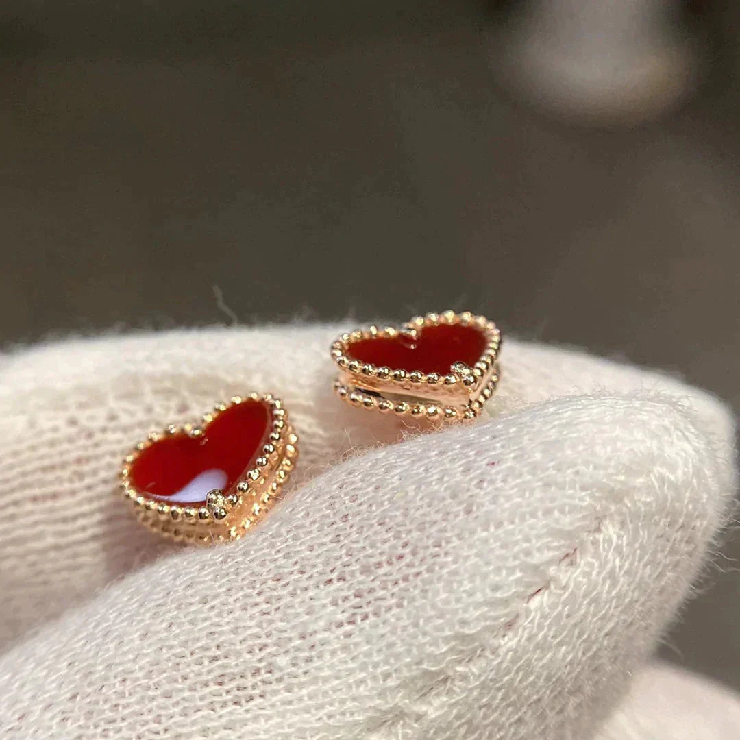 [Windsor Jewelry]HEART CARNELIAN STUD EARRINGS