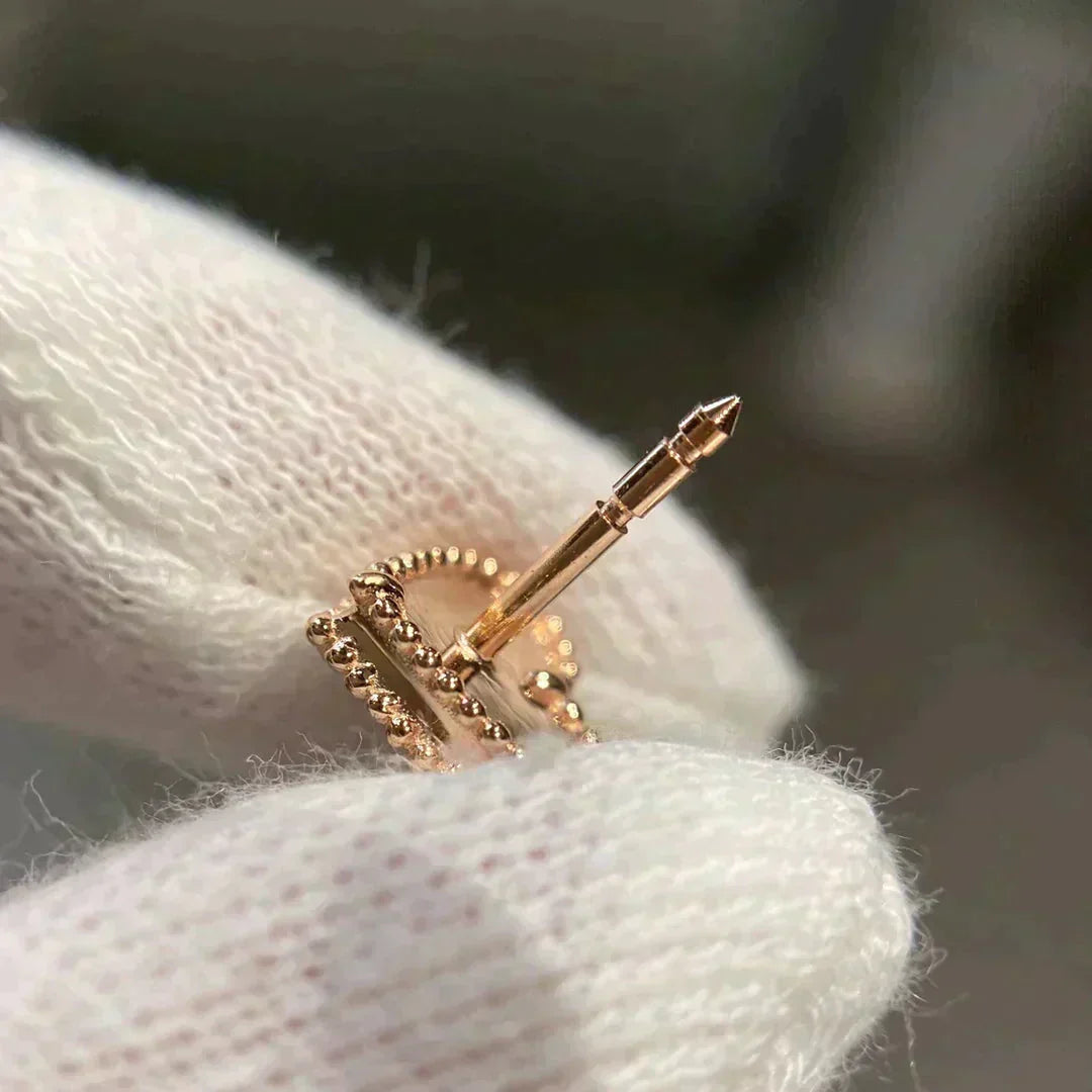 [Windsor Jewelry]HEART CARNELIAN STUD EARRINGS