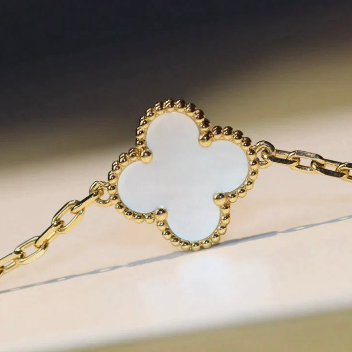 [Windsor Jewelry]CLOVER 20 MOTIFS WHITE MOP NECKLACE