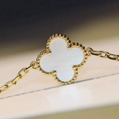 [Windsor Jewelry]CLOVER 20 MOTIFS WHITE MOP NECKLACE