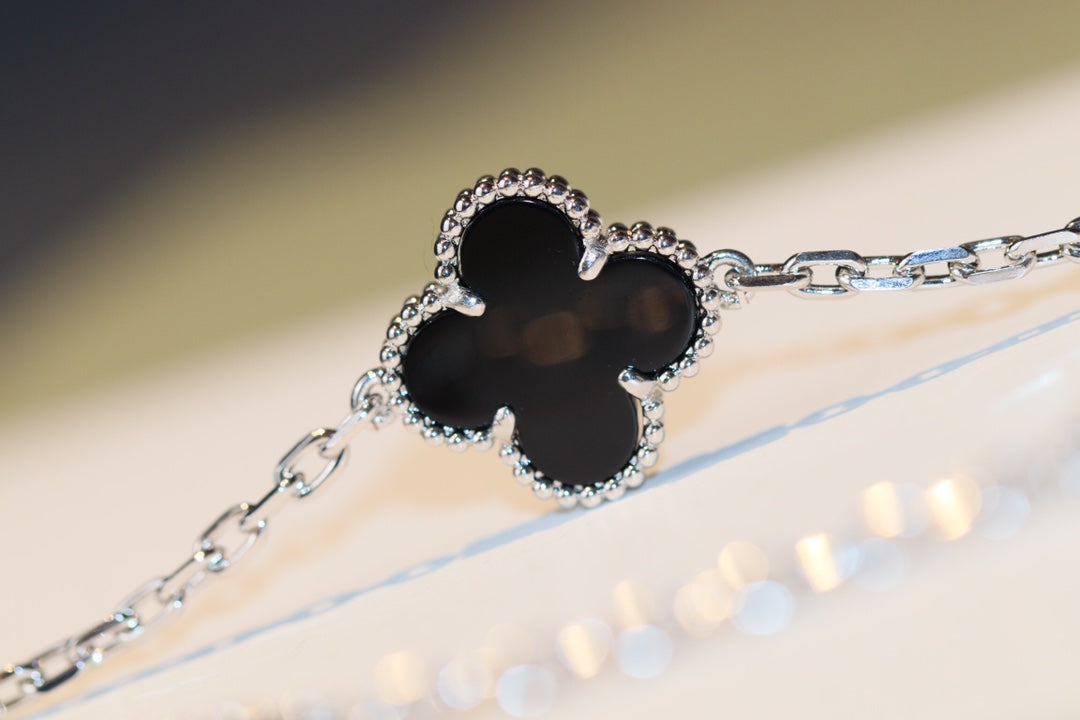 [Windsor Jewelry]CLOVER 20 MOTIFS ONYX DIAMOND SILVER