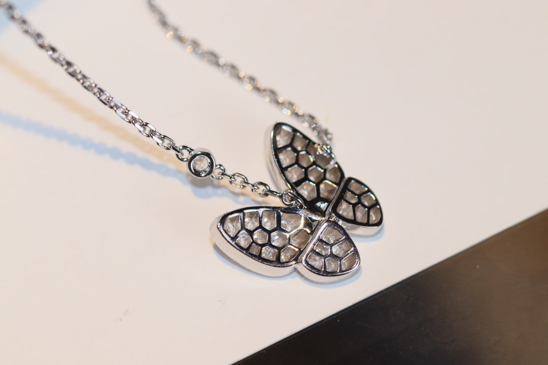 [Windsor Jewelry]BUTTERFLY DIAMOND NECKLACE