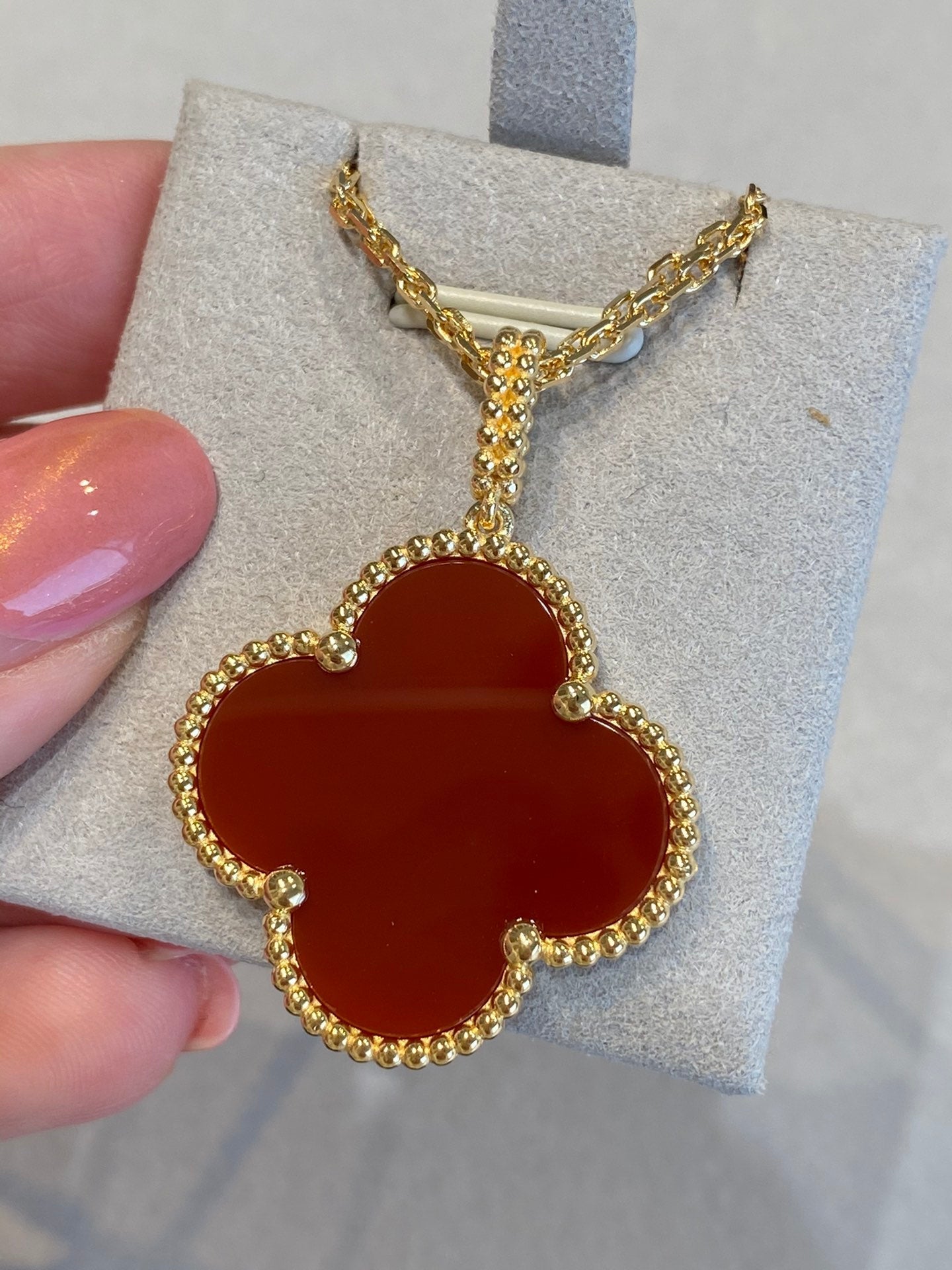 [Windsor Jewelry]CLOVER 25MM NECKLACE GOLD CARNELIAN