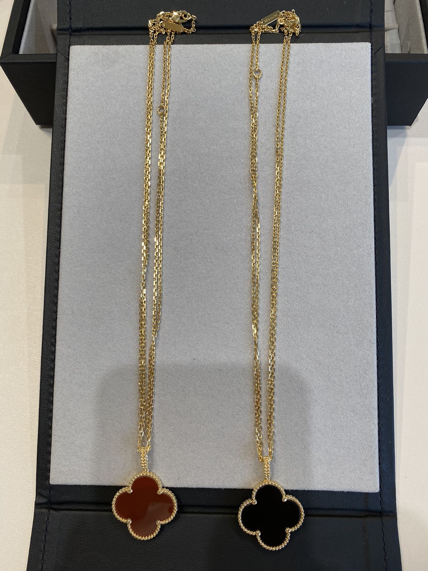 [Windsor Jewelry]CLOVER 25MM NECKLACE GOLD CARNELIAN