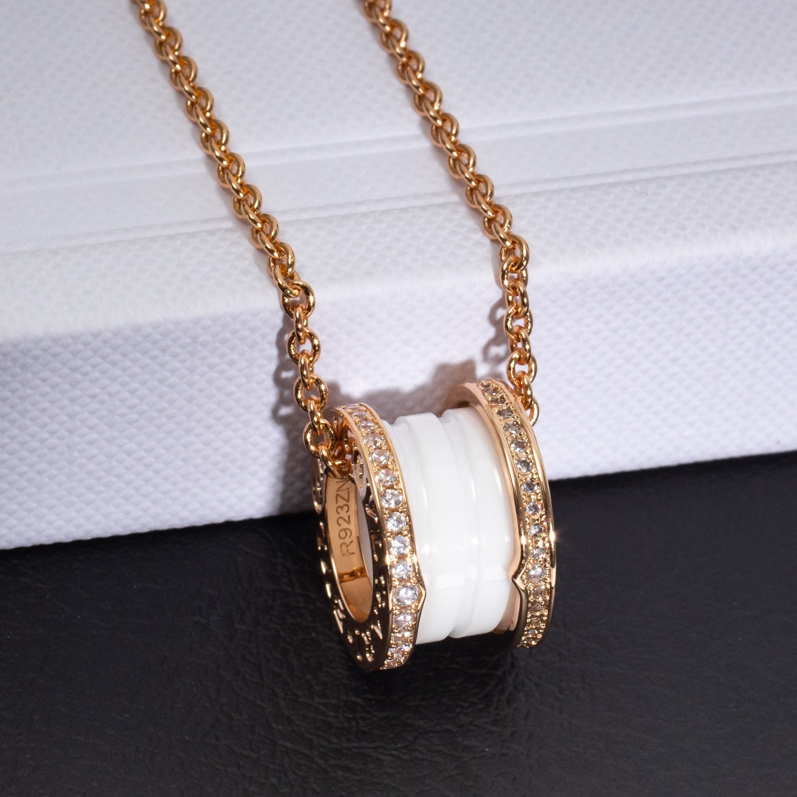 [Windsor Jewelry]ZERO 1 WHITE CERAMIC PINK GOLD DIAMOND NECKLACE