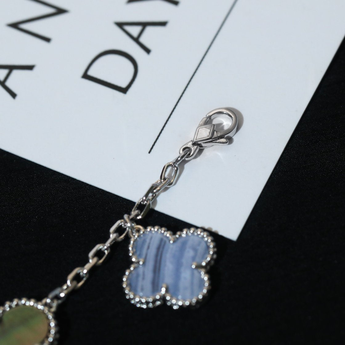 [Windsor Jewelry]CLOVER BRACELET 5 MOTIFS MOP CHALCEDONY SILVER