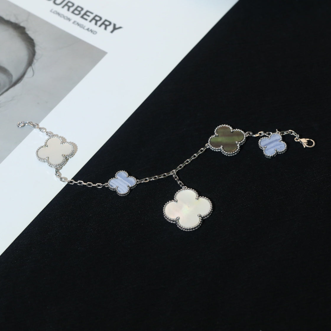 [Windsor Jewelry]CLOVER BRACELET 5 MOTIFS MOP CHALCEDONY SILVER