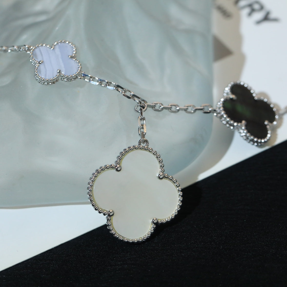 [Windsor Jewelry]CLOVER BRACELET 5 MOTIFS MOP CHALCEDONY SILVER