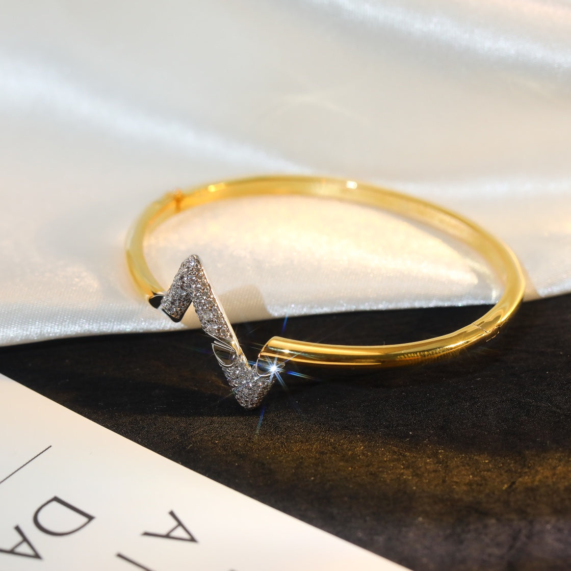 [Windsor Jewelry]VOLTE UPSITE DOWN GOLD DIAMOND BRACELET