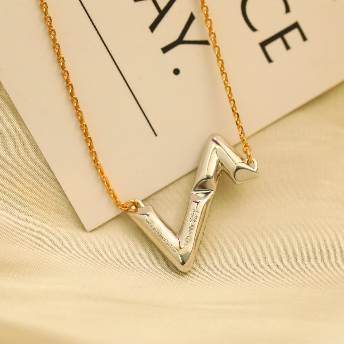 [Windsor Jewelry]VOLT SILVER DIAMOND PEDANT NECKLACE