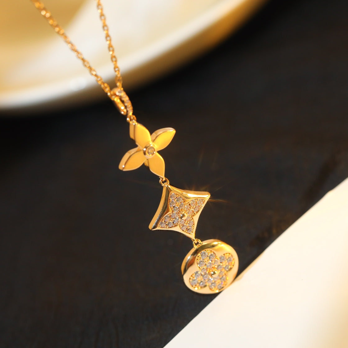 [Windsor Jewelry]STAR AND SUN DIAMOND PINK GOLD NECKLACE
