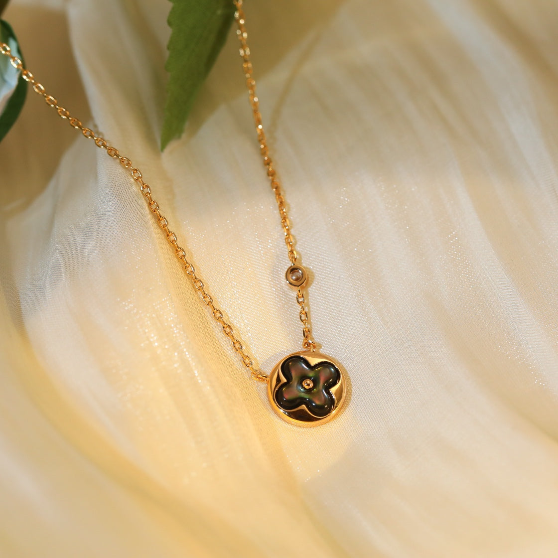 [Windsor Jewelry]SUN PEDANT PINK GOLD 1 DIAMOND NECKLACE