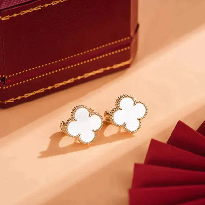 [Windsor Jewelry]CLOVER MEDIUM 1 MOTIFS  WHITE MOP STUD EARRINGS