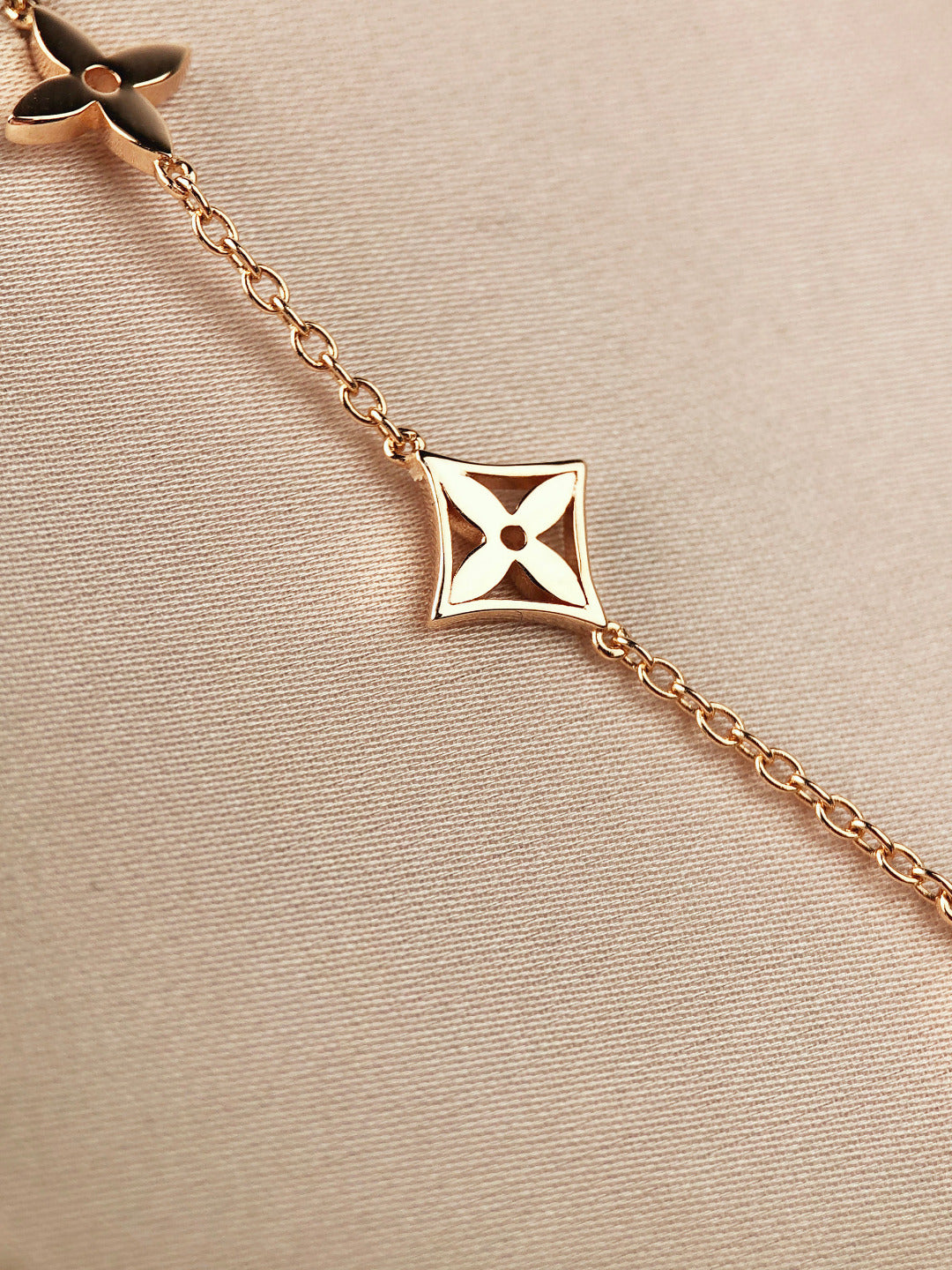 [Windsor Jewelry]STAR AND SUN 7 MOTIFS GOLD BRACELET
