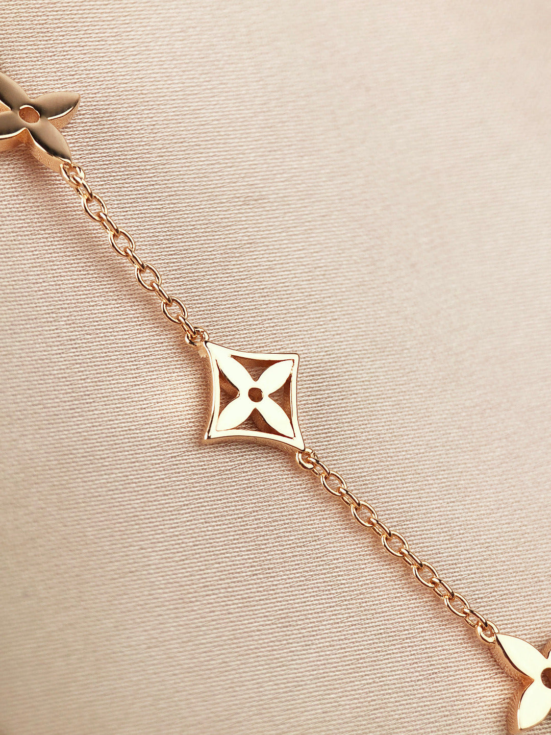 [Windsor Jewelry]STAR AND SUN 7 MOTIFS GOLD BRACELET