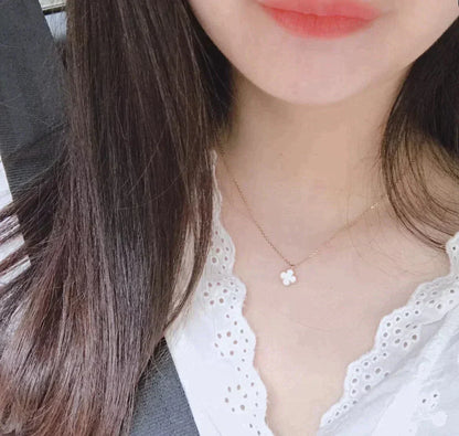 [Windsor Jewelry]CLOVER MINI 9.5MM WHITE MOTHER-OF-PEARL NECKLACE