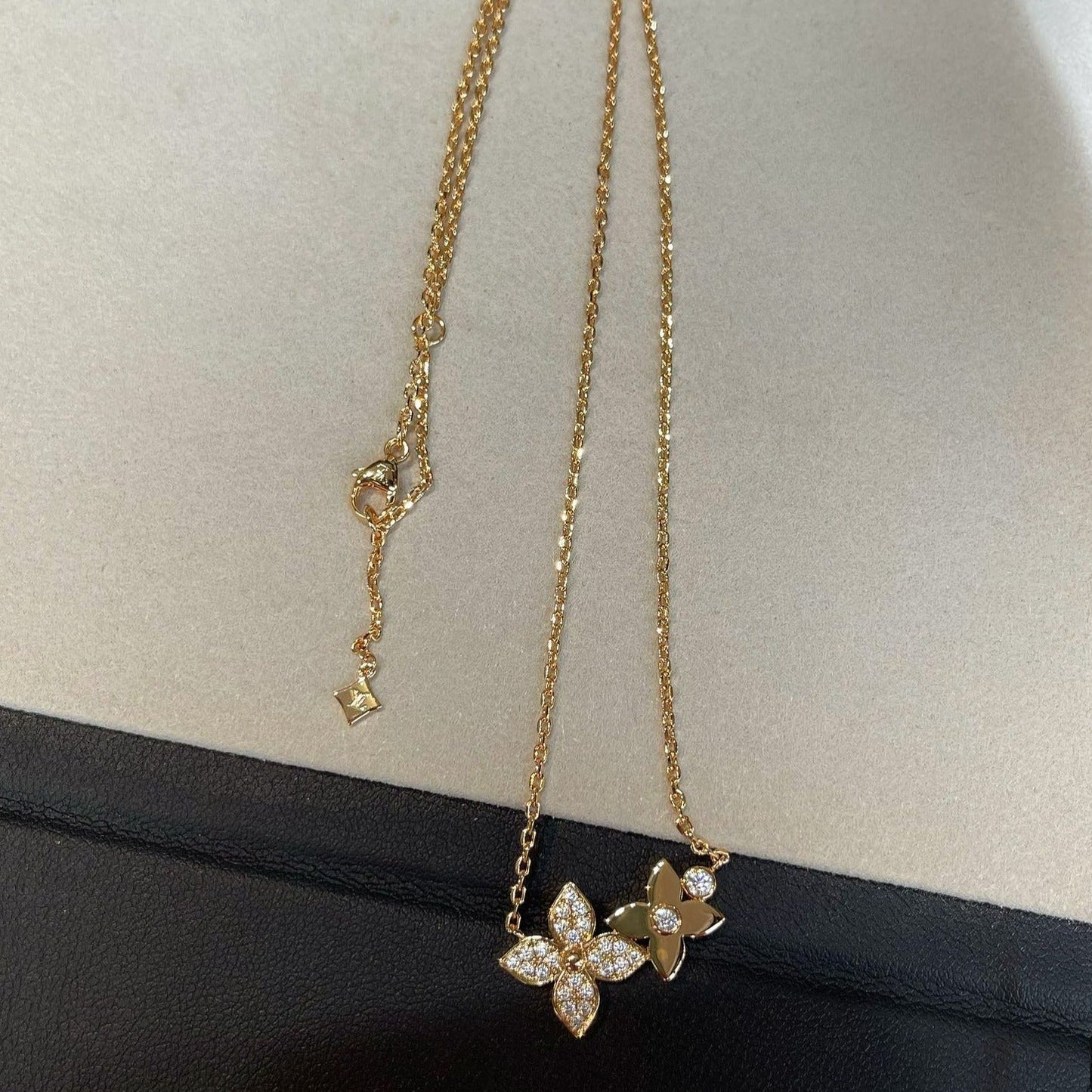 [Windsor Jewelry]STAR BLOSSOM NECKLACE PINK GOLD DIAMONDS