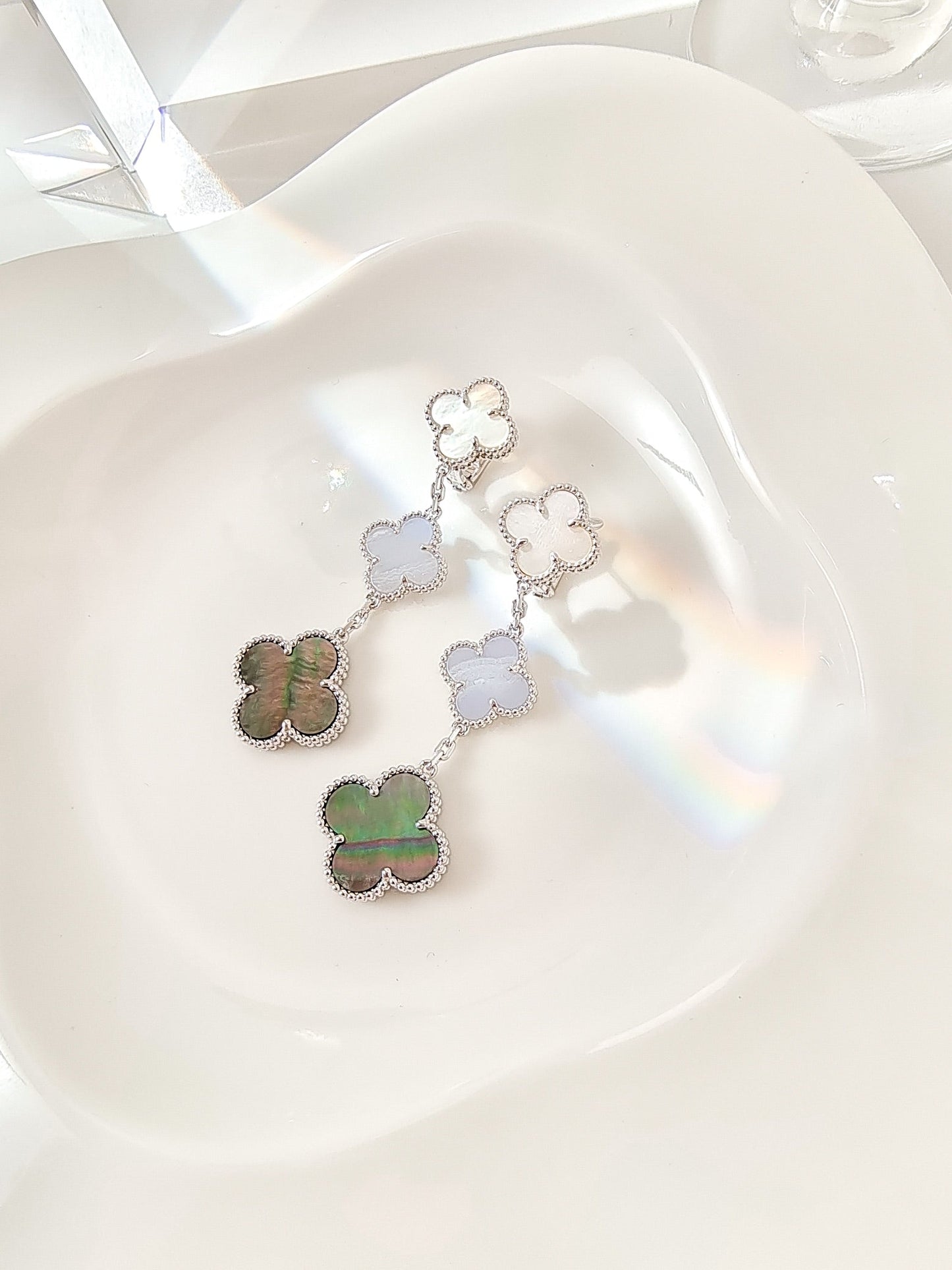 [Windsor Jewelry]CLOVER 3 MOTIFS CHALCEDONY DARK MOP SILVER EARRINGS