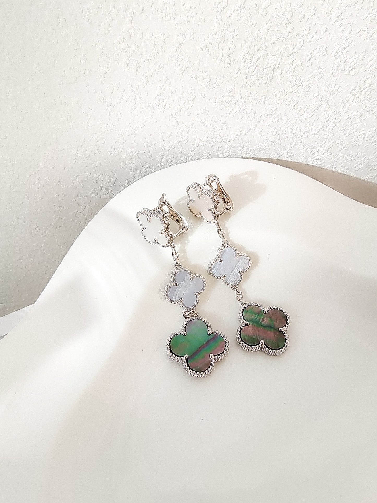 [Windsor Jewelry]CLOVER 3 MOTIFS CHALCEDONY DARK MOP SILVER EARRINGS