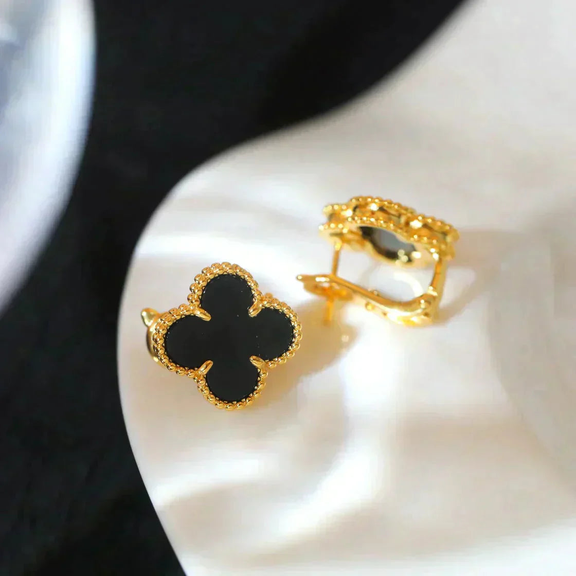 [Windsor Jewelry]CLOVER MEDIUM 1 MOTIFS  ONYX STUD EARRINGS