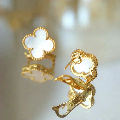 [Windsor Jewelry]CLOVER MEDIUM 1 MOTIFS  WHITE MOP STUD EARRINGS