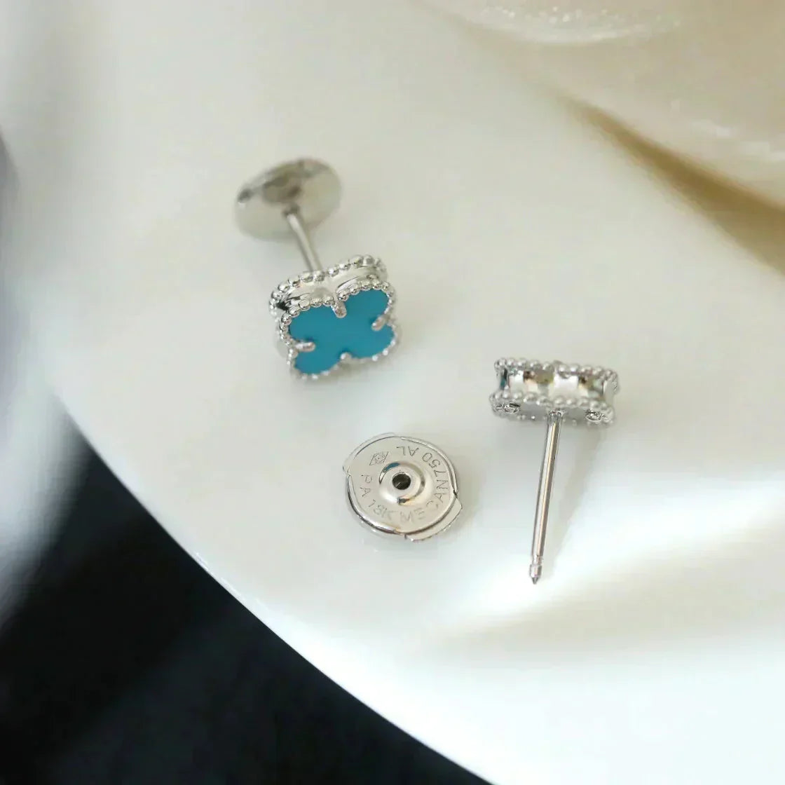 [Windsor Jewelry]CLOVER MINI 9.5MM ONYX STUD EARRINGS SILVER