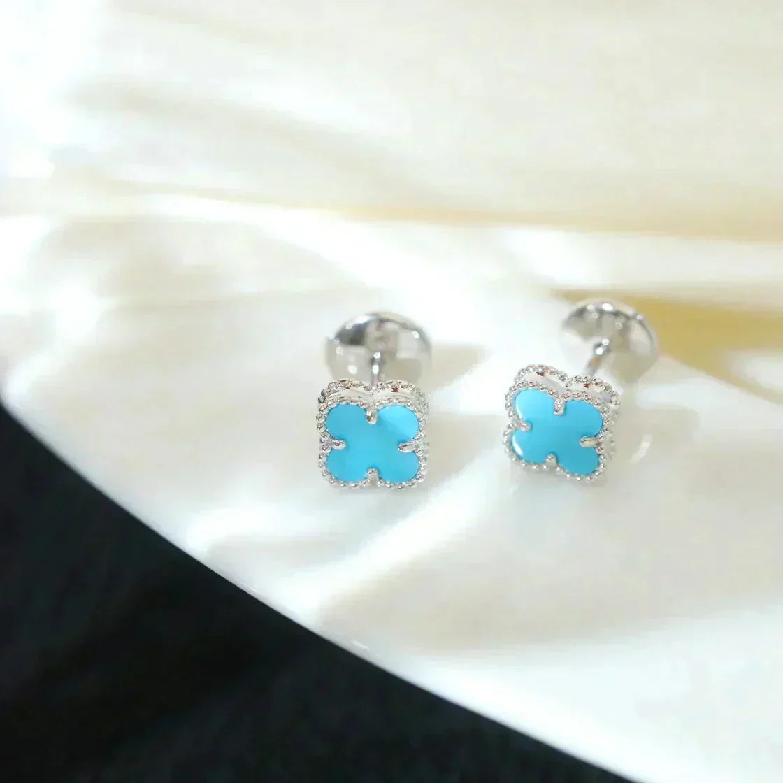[Windsor Jewelry]CLOVER MINI 9.5MM ONYX STUD EARRINGS SILVER